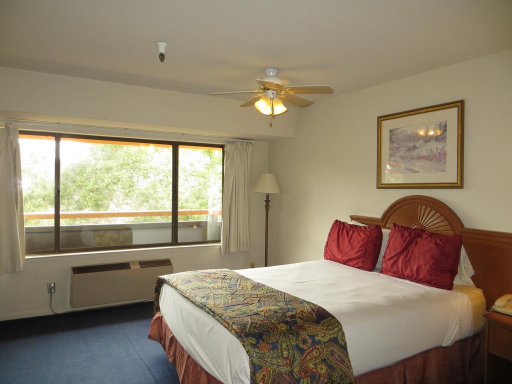 פסיפיק גרוב The Monarch Resort מראה חיצוני תמונה